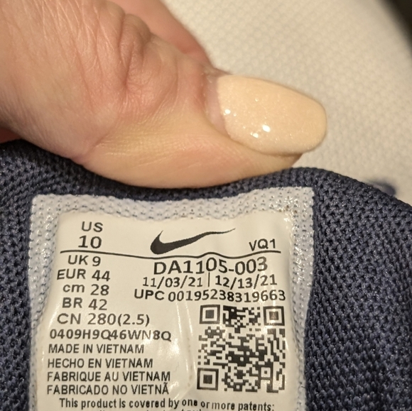 Men's Nike Running Sneaker - Picture 6 of 8